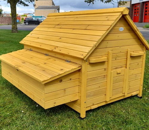Large chicken coop opening - large,