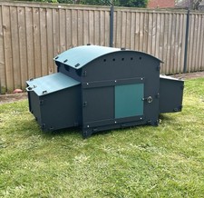 LARGE PLASTIC CHICKEN COOP
