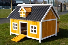LARGE CHICKEN COOP HEN HOUSE