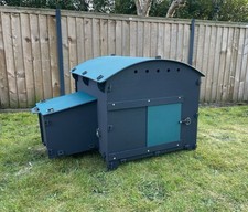 LARGE PLASTIC CHICKEN COOP