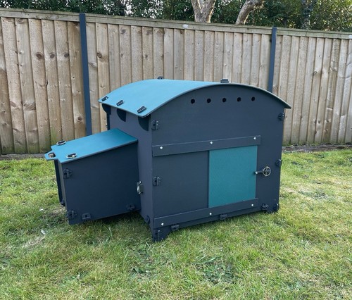 Large plastic chicken coop - plastic,